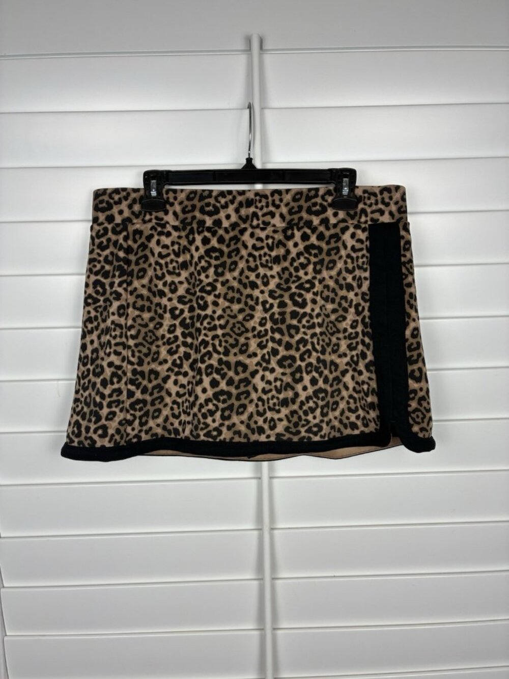 Women’s L Tan Leopard Print Athletic Skort with Shorts Pockets Black Trim Golf